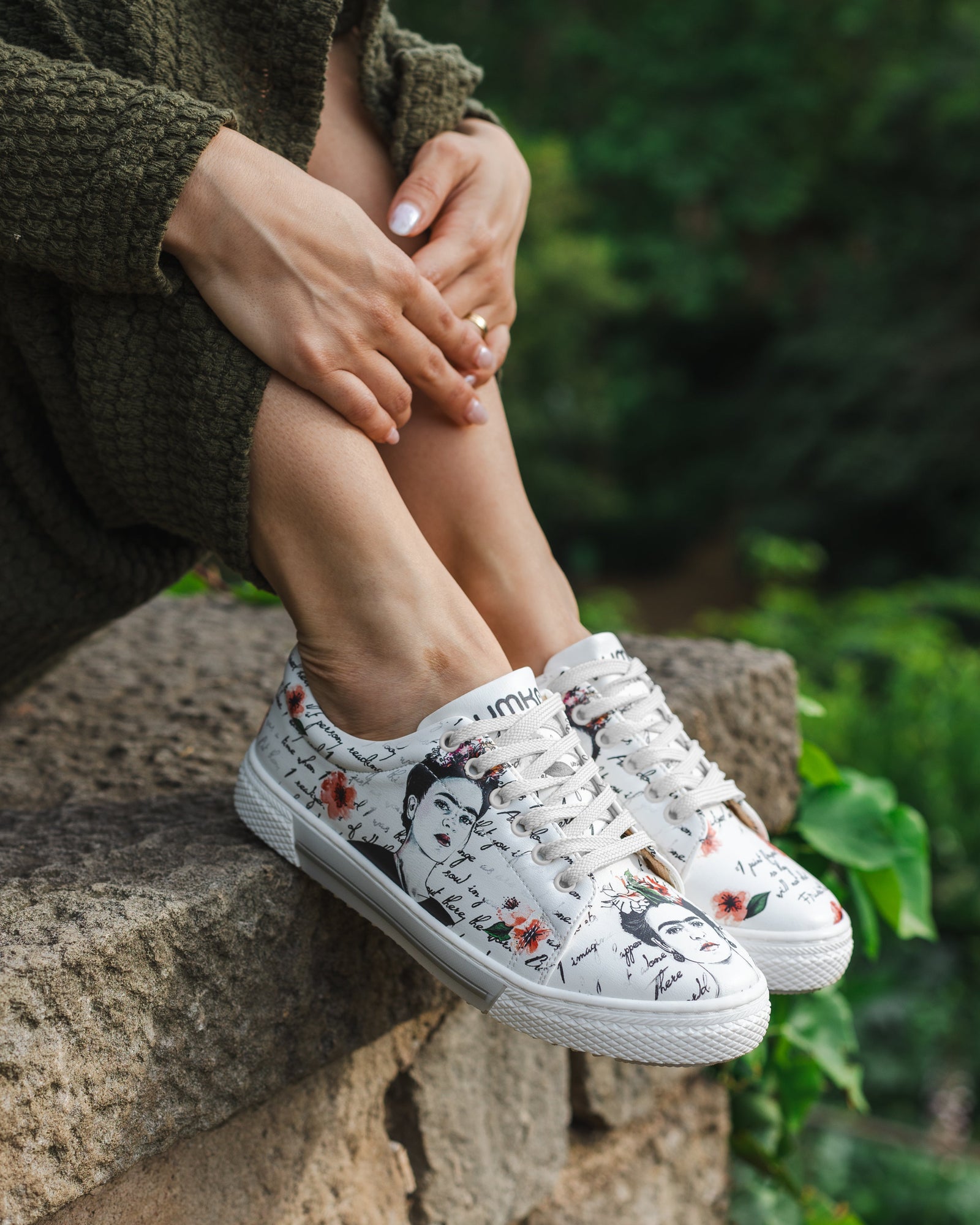 mumka-Calzado-mujer-Zapatillas Frida Artista Mexicana